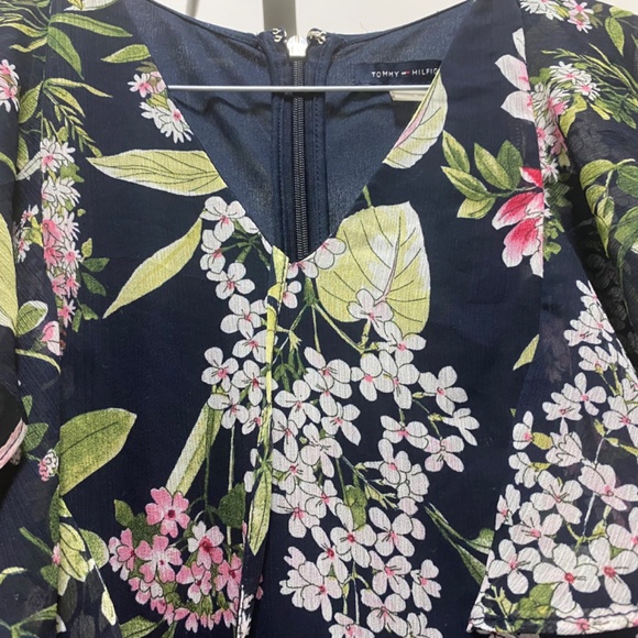 Tommy Hilfiger Dress Size 2 - Practically New Worn 2-3 Times - Picture 6 of 7